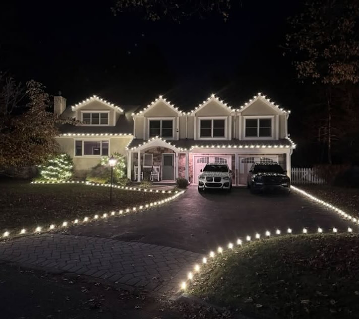 Holiday roofline and driveway border lighting NJ professional